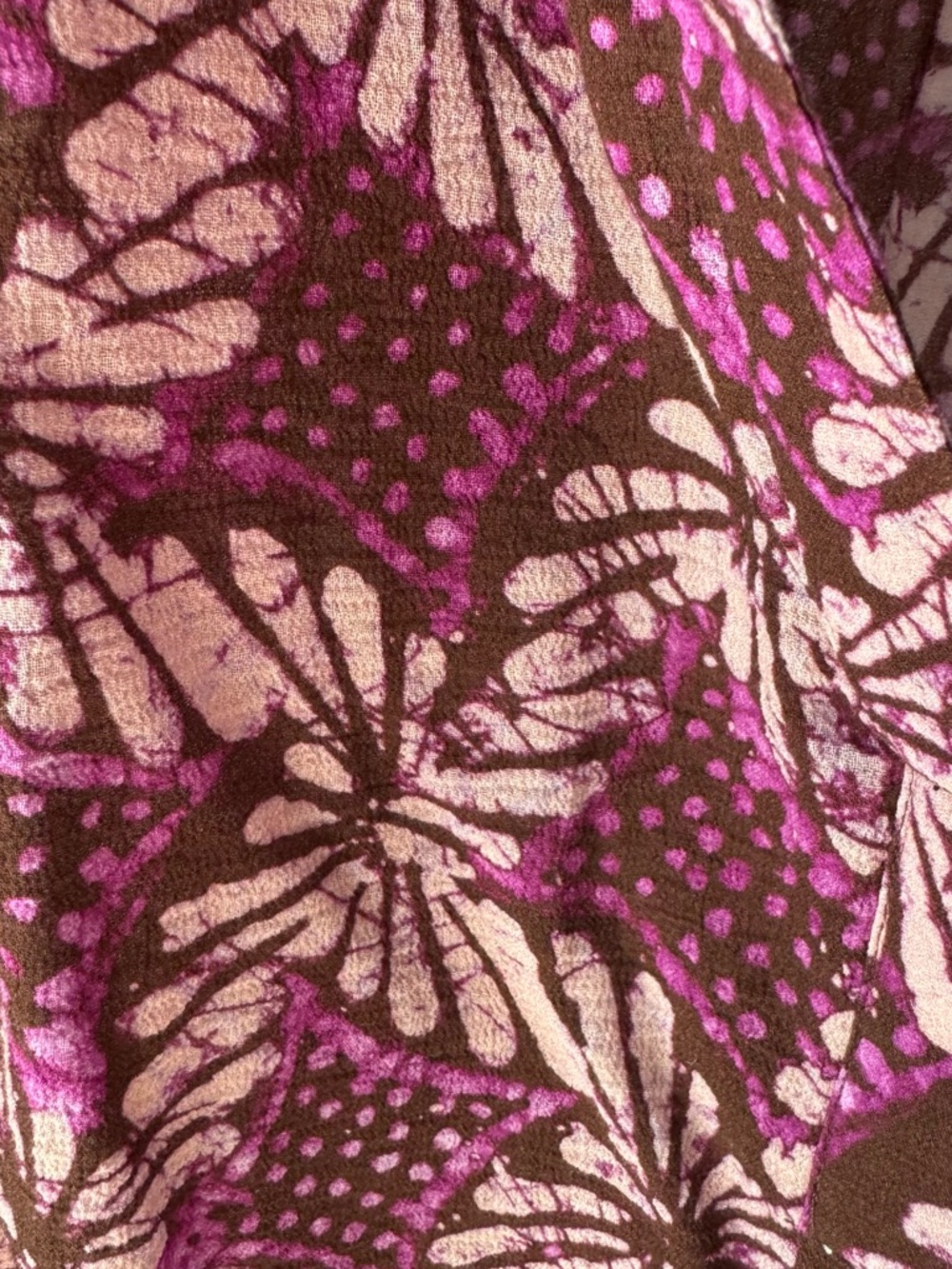 Xirena Floral Print V-Neck Women’s Blouse in Pink and Brown - Picture 4 of 10
